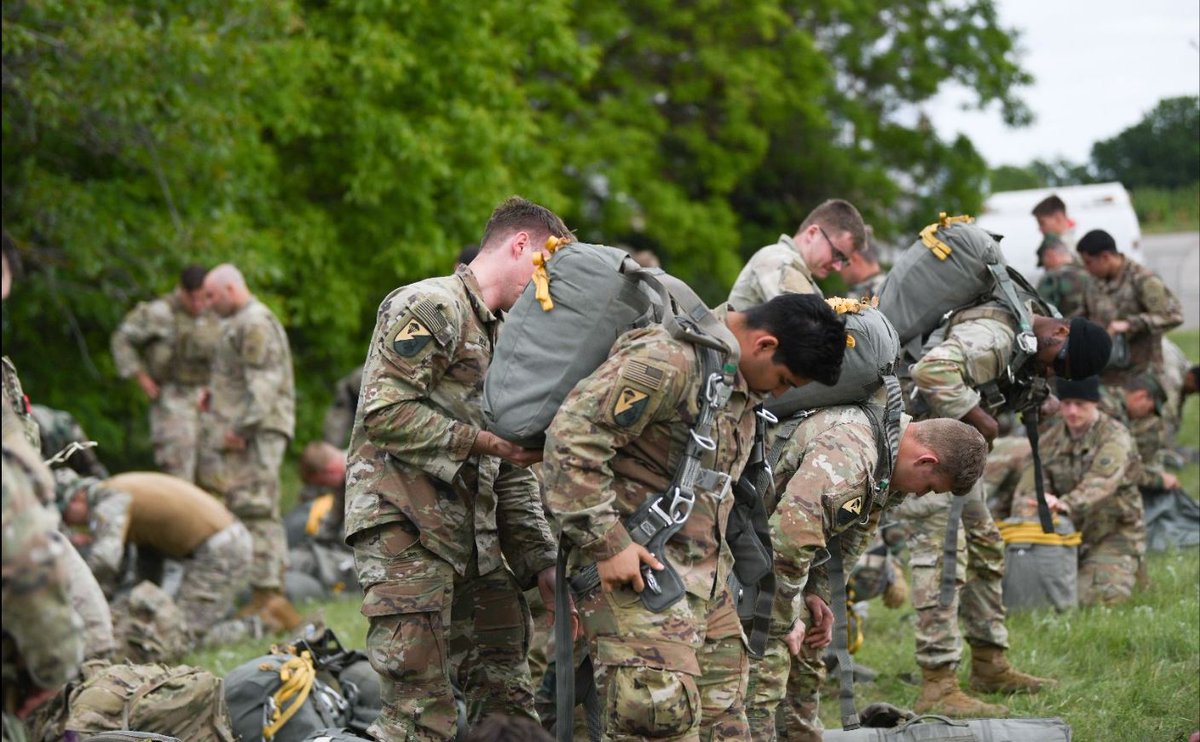 FORSCOM's tweet image. #ICYMI: During the Defender Europe 24 exercise #SwiftResponse, members of the @82ndABNDiv joined forces with our partners in Moldova to conduct a Joint Forcible Entry #JFE exercise, in Moldova.

#Readiness #StrongerTogether #ArmyTeam #Soldiers @USArmyEURAF @USArmy