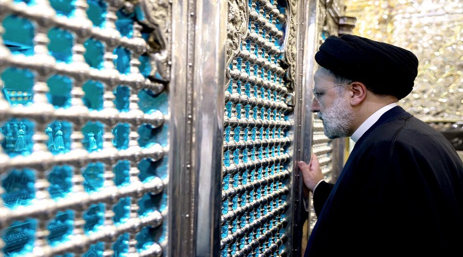 كثيرا ما ردّدنا بألسنتنا (ما خاب من تمسك بكم)
واليوم نجد مصداقا جليّا لهذه العبارة فالرجل الذي قضى عمره في خدمة الحرم الرضوي تعرج روحه إلى خالقها في اليوم الذي ولد فيه صاحب المشهد المقدس!
وكأن #الإمام_الرضا (ع) يخبرنا بأنه لا يترك من أخلص في خدمته حتى في ساعة موته
نسأل الله أن