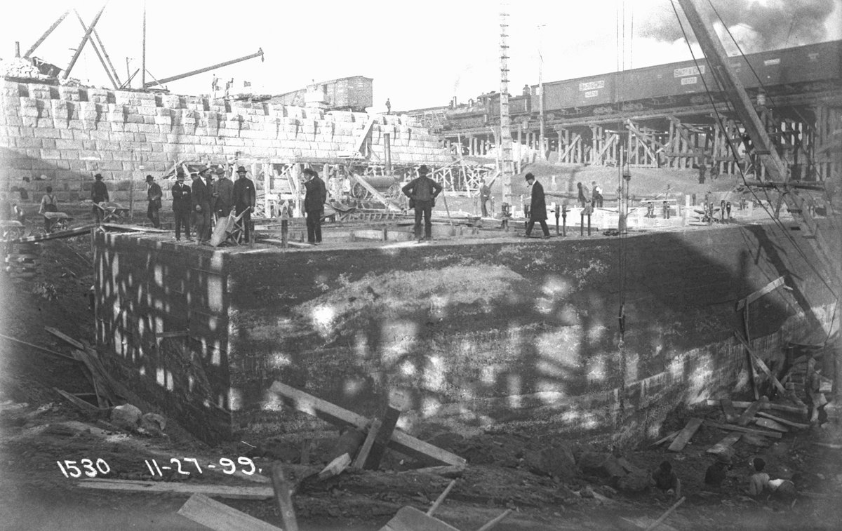 Historical Photo of the Day: Construction of the 8 Track Rail Bridge over the Chicago Sanitary and Ship Canal November 27, 1899. Learn more about the history and management of the Chicago Area Waterway System ⬇️⚓🐢
mwrd.org/what-we-do/red…