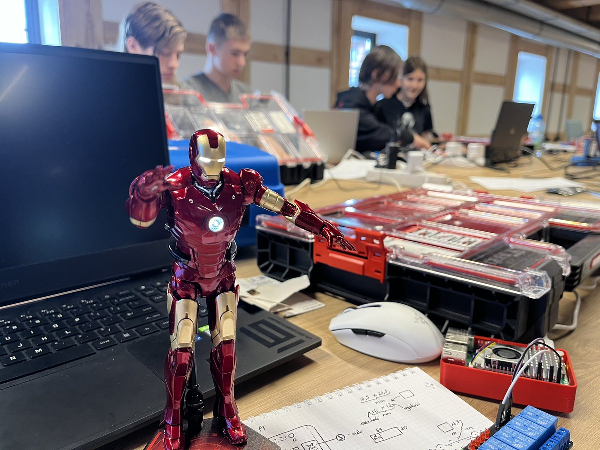 FundationCODEBY's tweet photo. Programming and electronic workshop like in the Tony Stark laboratory 🦾 https://t.co/ry5BpnTLLQ