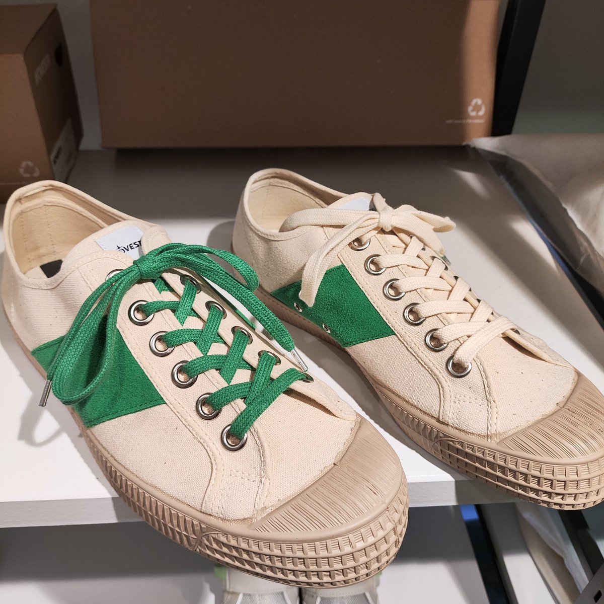 get_going_inc's tweet image. NOVESTAのスニーカーにはどのモデルも、色違いの靴ひもが付いてきます。

靴ひもを変えると、靴の表情もガラっと変わるので、気分や季節で変えてみるのも面白そうです😉

#NOVESTA 
#フナナカ洋装店