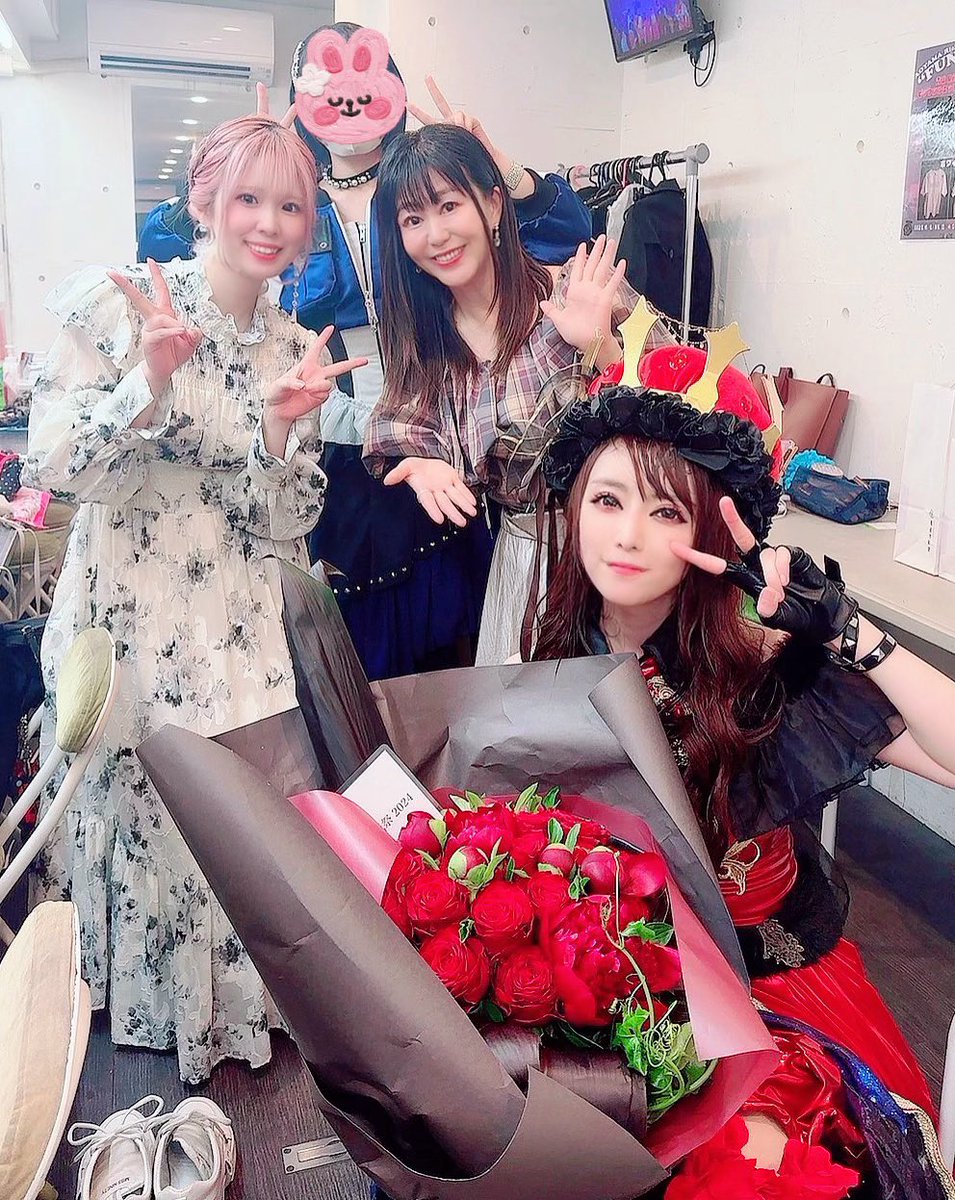 yonekurachihiro's tweet photo. 昨夜開催された #逢瀬アキラ生誕祭2024 お写真です🥳
主役の逢瀬アキラちゃんと、一緒にゲスト出演した #夢乃ゆき ちゃん、#uniy ちゃん、バンドメンバーのみんなもありがとでした❤️
酸欠気味の熱気が忘れられない米倉です🤗🎉
ご来場くださったファンのみんな、ありがとでした🥰
#米倉千尋 https://t.co/701A6ELRZq