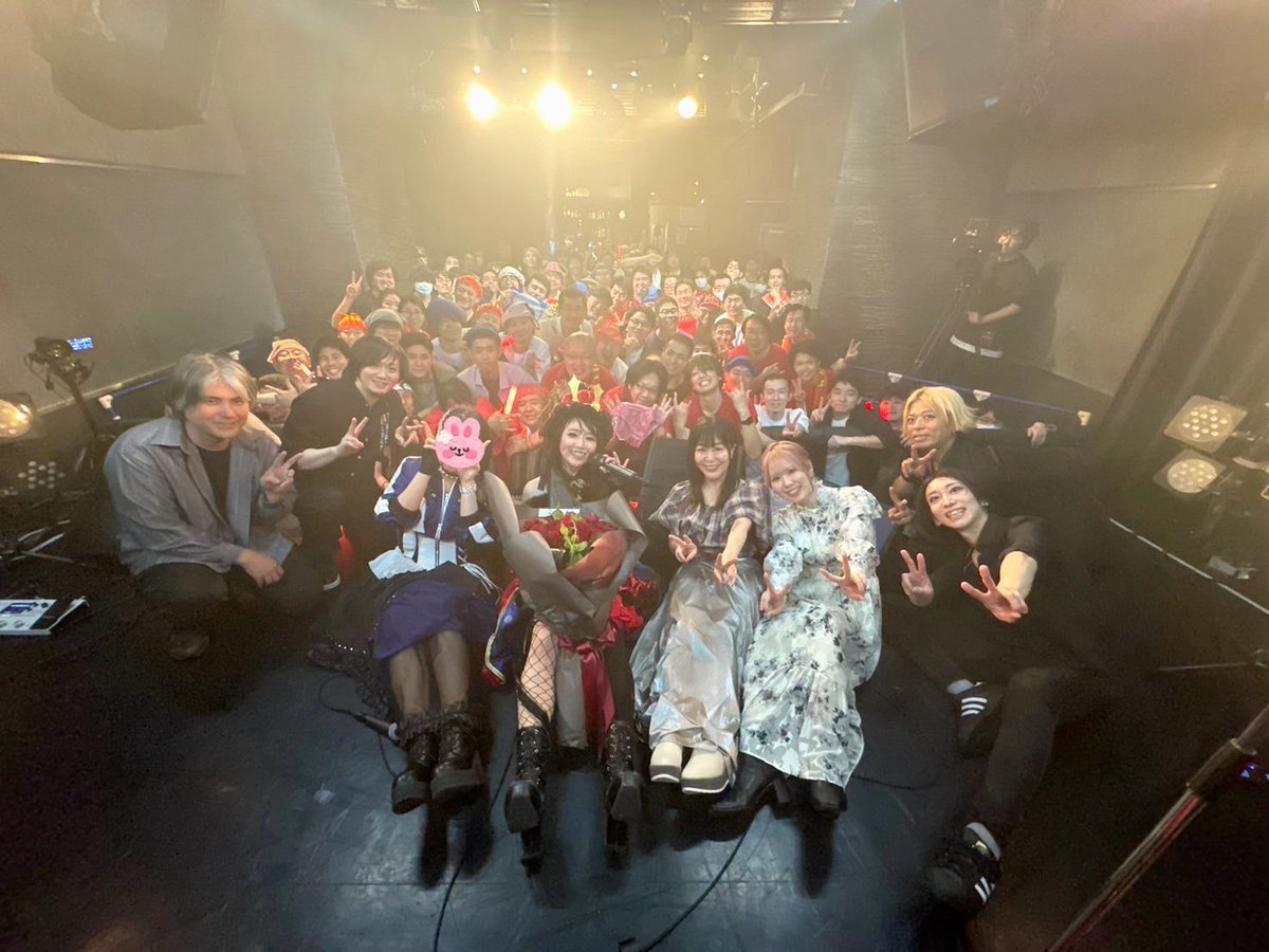 yonekurachihiro's tweet photo. 昨夜開催された #逢瀬アキラ生誕祭2024 お写真です🥳
主役の逢瀬アキラちゃんと、一緒にゲスト出演した #夢乃ゆき ちゃん、#uniy ちゃん、バンドメンバーのみんなもありがとでした❤️
酸欠気味の熱気が忘れられない米倉です🤗🎉
ご来場くださったファンのみんな、ありがとでした🥰
#米倉千尋 https://t.co/701A6ELRZq