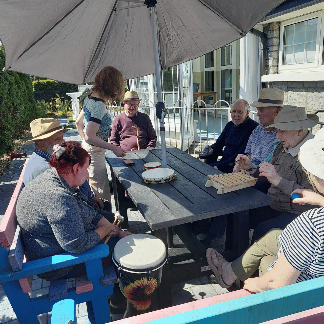 Our clients and staff enjoyed a beautiful morning music session with Kathy McGlynn in our Adare Day Centre. 🎵🎻 Thank you Noreen for sharing these with us. 💜 #Music #DementiaSupports #DementiaServices