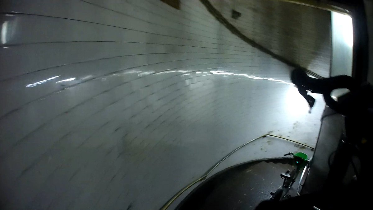 Bastett's tweet photo. Hey @limebike there are no less than 15 (!!) Lime Bikes in the Greenwich Foot Tunnel.
Please send some people to come get them. They will need to be fit, as the lifts don't work.
CC @TfL https://t.co/AngKsCbbV1