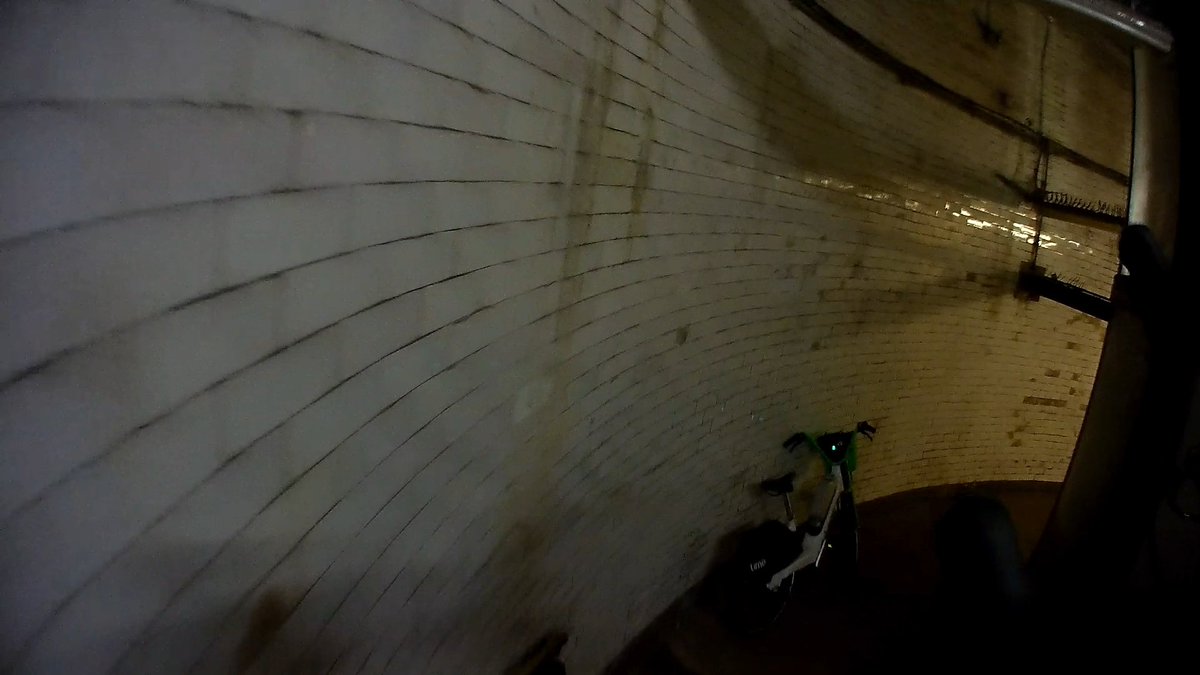 Bastett's tweet photo. Hey @limebike there are no less than 15 (!!) Lime Bikes in the Greenwich Foot Tunnel.
Please send some people to come get them. They will need to be fit, as the lifts don't work.
CC @TfL https://t.co/AngKsCbbV1