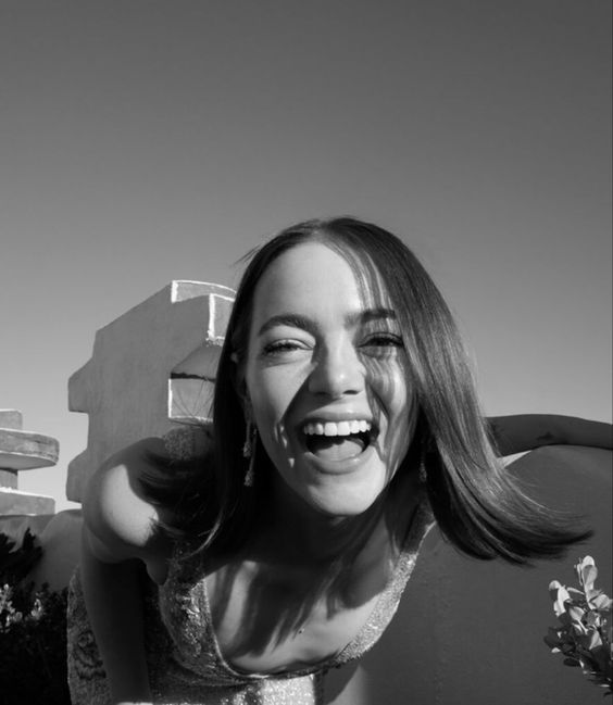 TheCinesthetic's tweet image. Yorgos Lanthimos&apos; upcoming film, &apos;Bugonia,&apos; starring Emma Stone and Jesse Plemons, is set to begin filming this summer.

(Source:collider.com/bugonia-filmin…)