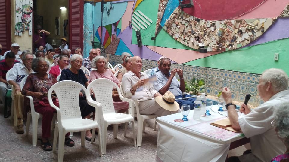 #CubaEsCultura 🇨🇺 En fecha reciente fue presentado en la Casa de Artistas y Creadores del municipio #CentroHabana el texto 'Los arrieros de la memoria de la Sierra Maestra a Los Andes'. Fotos: Cáliz Moré Leal @Roilancu1 @DpHabana @chamberohoy @radio_cubana @ampp