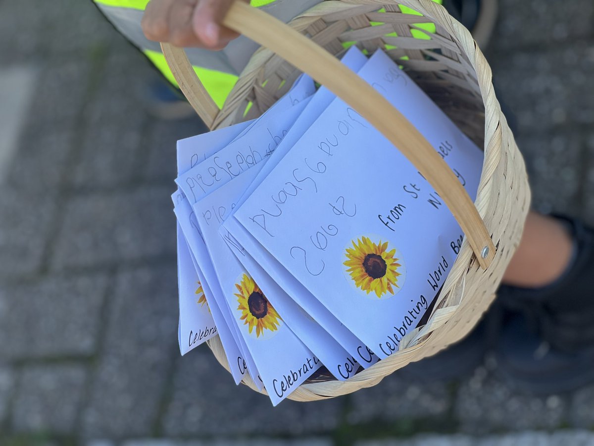 stmichaelswales's tweet photo. Nursery have been out and about in the community posting #wildflower seeds to our neighbours to help grow and establish a #beecorridor in Treforest ready for next years #WorldBeeDay 🐝 💐 @EthicalEmyr @WG_Education @CSC_FoundLearn @AlexDaviesJones https://t.co/kWB734EPPw
