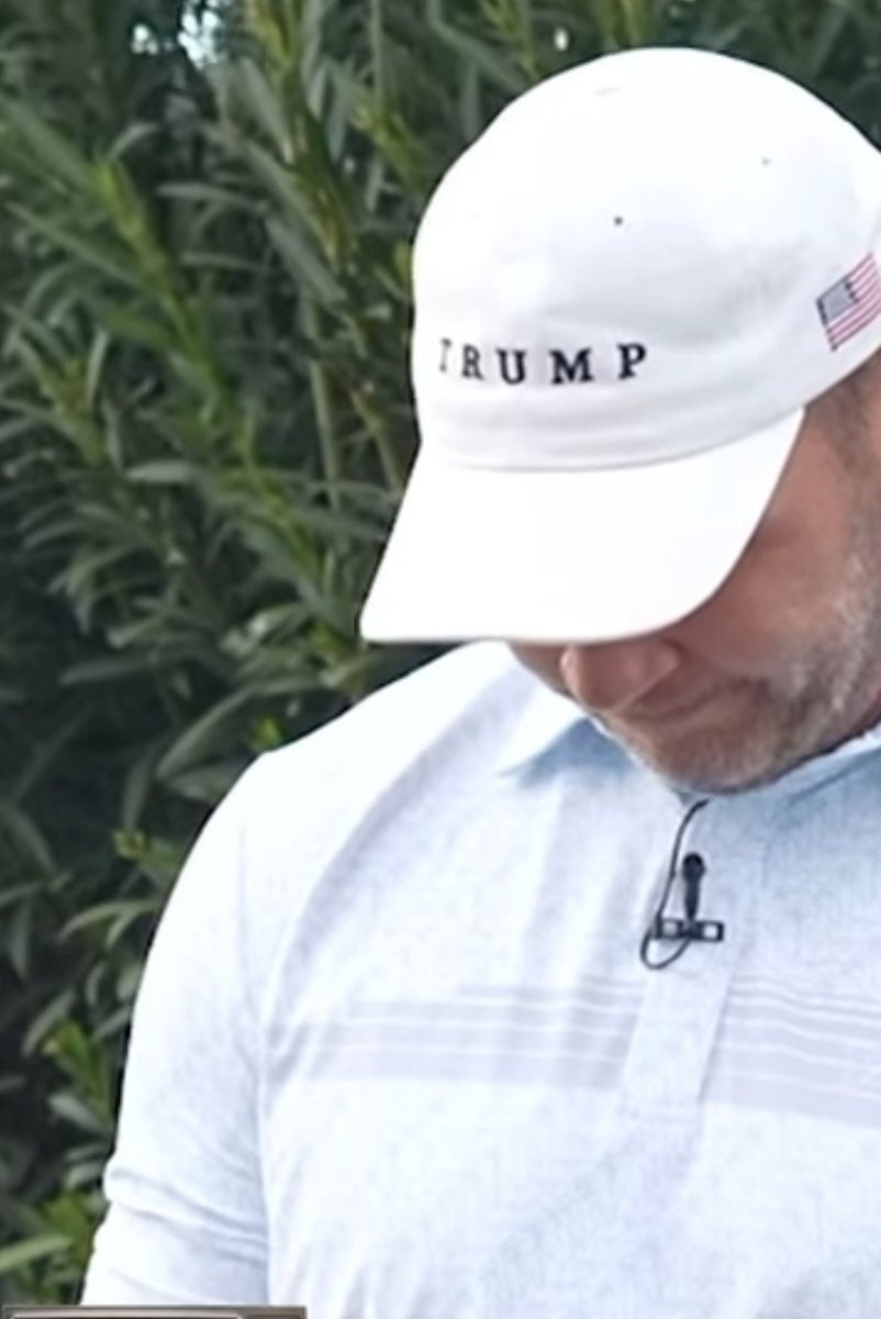 Former Chicago #Bears MLB Brian Urlacher repping Former President Donald J. Trump at a recent golf event. 

#DaBears