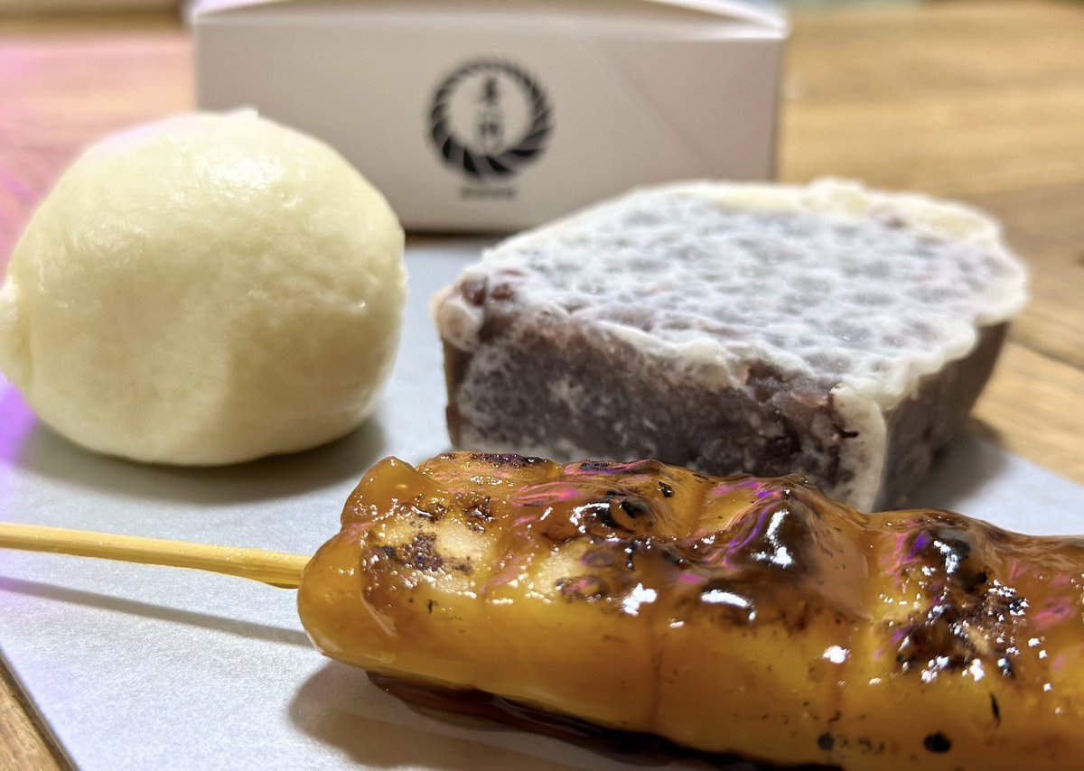 友人オススメの喜八洲(きやす)総本舗さんのみたらし団子😋
おこげが最高👍
酒饅頭・きんつばも頂きましたが、どれも絶品です
#喜八洲総本舗
#大阪