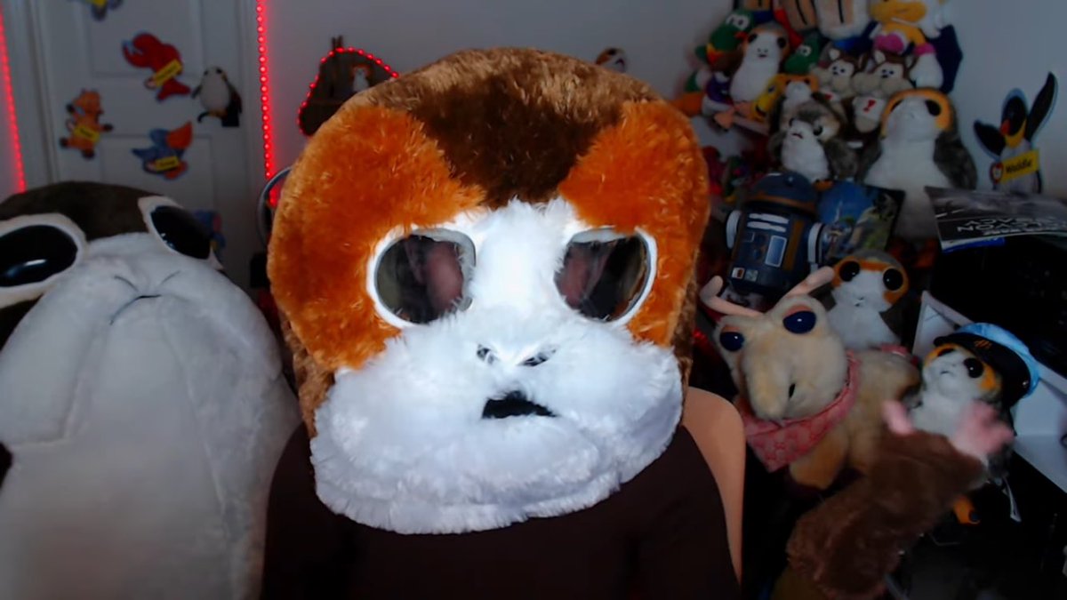 GlitterGhoulz's tweet photo. Jenny Nicholson is the only YouTuber who matters. Realizing that she was gonna wear that stupid porg head for an entire section cemented this fact to me https://t.co/RBYizfOufQ