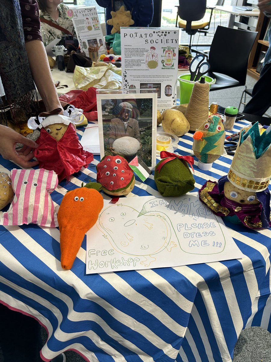 FXArchives's tweet image. FREE potato dressing workshop now on @FXLibrary until 3pm run by our excellent @falmouthuni students 

#archives #art #creativepractice #wellbeing