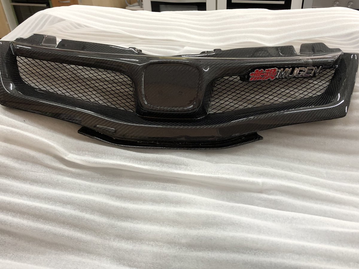 SebasTypeR's tweet image. Ya empiezan a llegar las cositas nuevas para el honda!!! Parrilla en fibra de carbono😍
