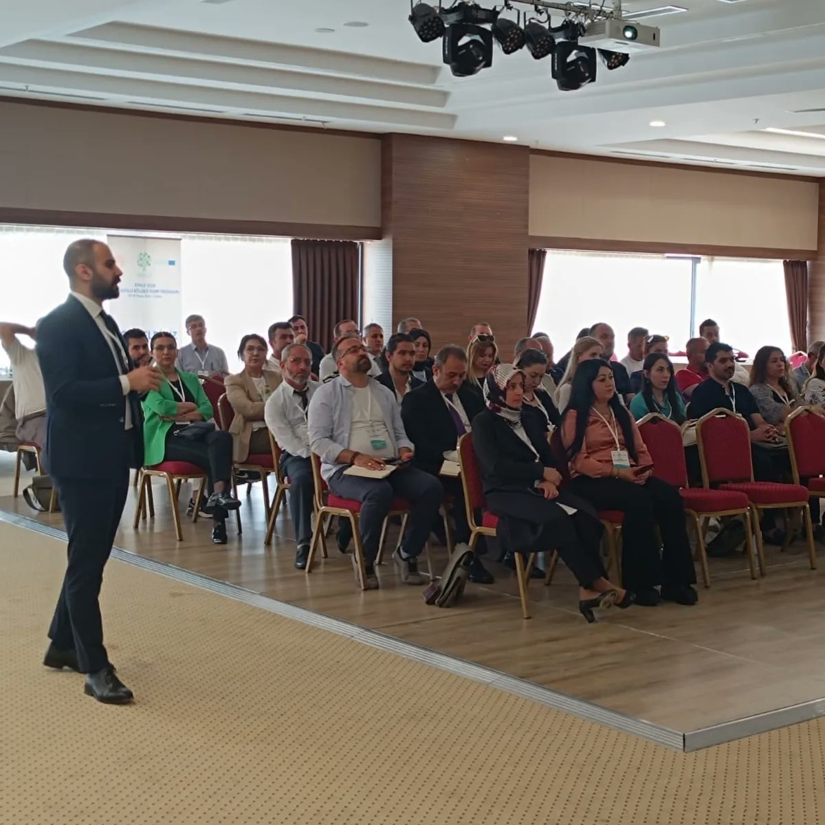 EPALE, 2024 yılı çalışmaları kapsamında "İç Anadolu Bölge Kamp Programı" Genel Müdürümüz  Cengiz METE’nin açış konuşmalarıyla başladı. Programa akademisyenler, il AR-GE birimlerinde görevli EPALE temsilcileri ve halk eğitimi merkezi yöneticileri katıldı.