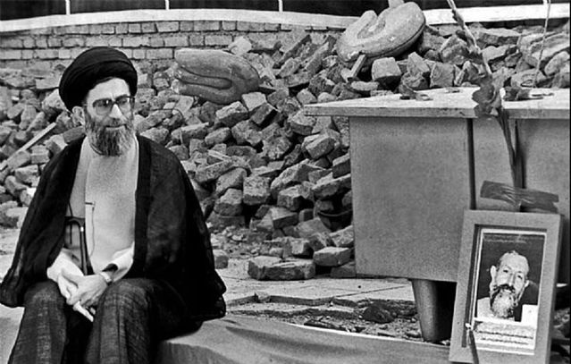 Mr__dakhou's tweet photo. چه کوهیه این مرد!
مگه میشه اینهمه سال داغ محبوب ترین‌هات رو ببینی باز هم وقتی همه شکستن این تو باشی که تکیه گاه همه ای؟!
سرت سلامت https://t.co/24bdNo2S44