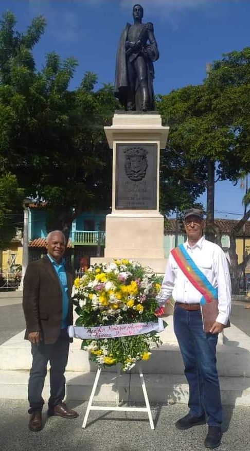 Feliz día del Cronistas! Hoy con mucho orgullo celebramos esta loable labor.

Desde la Organización Social Otro Río Caribe Posible felicitamos a todos los Cronistas del país, en especial a Luis Francisco González Cedeño, Cronista del Municipio Arismendi del Estado Sucre.