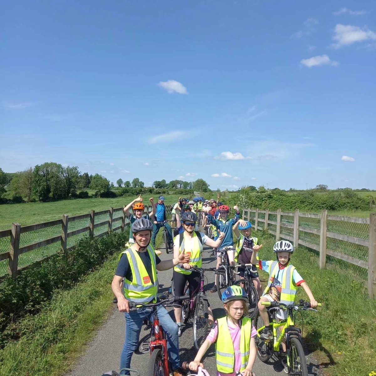 All 35 of us enjoying a break on the #GortMiniGreenway enjoying the views & landscapes as part of #Bikeweek2024 @galwayactive @GalwayCoCo @TFIupdates #Gortcycletrails #SafeCycleTrails #DiscoverSouthGalway