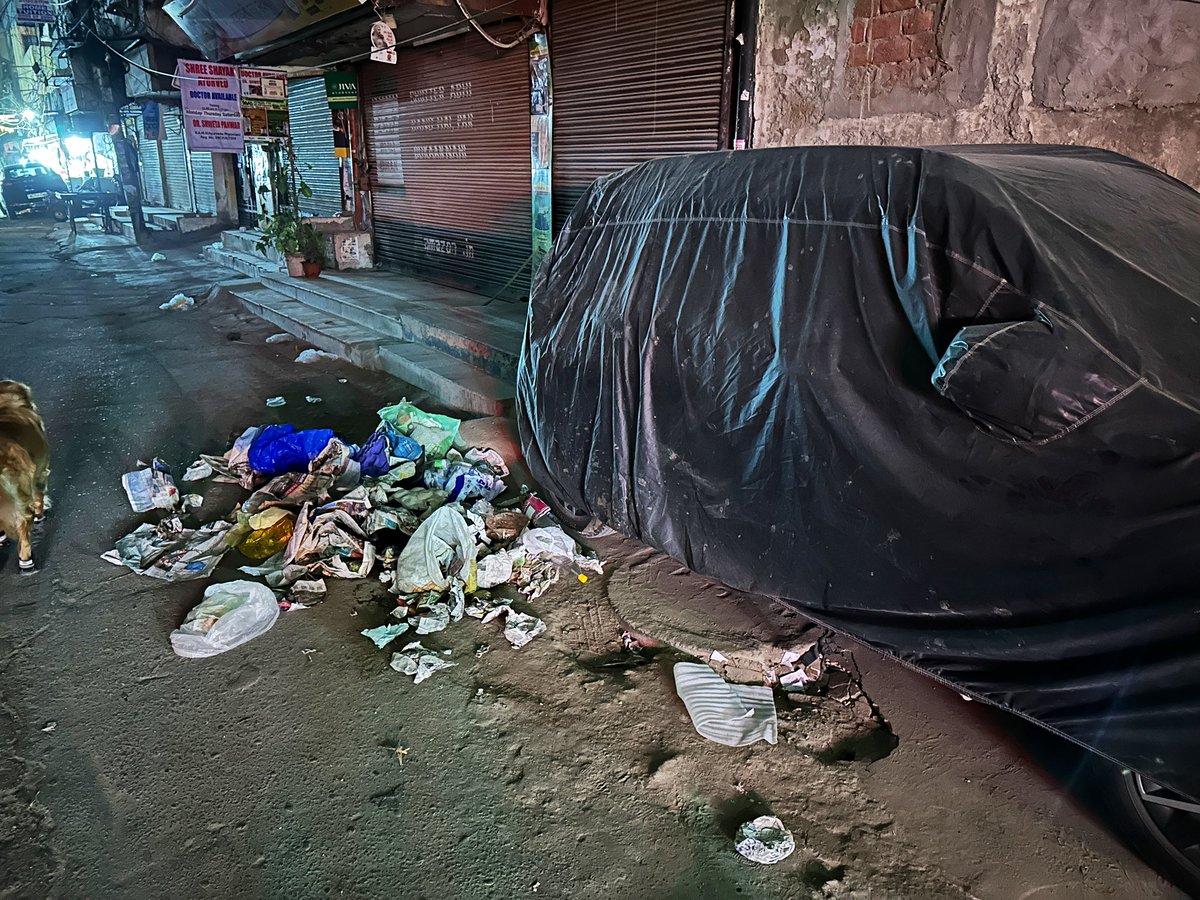 AryaRahul24's tweet photo. I am tired of people littering around my car daily. Everyone from the market throw their crap including residents from nearby buildings
Serious help required!
Facing this from past 7 months.
Location: Near Laxmi Nagar Market, East Delhi
Landmark: Diagonally opposite Mama Ka Dhaba https://t.co/THSA6cdCiJ