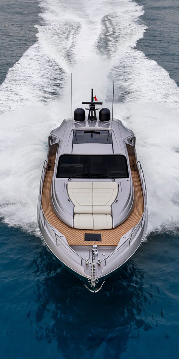 Experience astonishing performance and absolute comfort aboard the dazzling Pershing 7X. Pershing 7X. The Lightspeed. #TheDominantSpecies #TheLightspeed #FerrettiGroup #KeepBuildingDreams #ProudToBeItalian 🇮🇹 #MadeInItaly ow.ly/fmPT50RMSQX