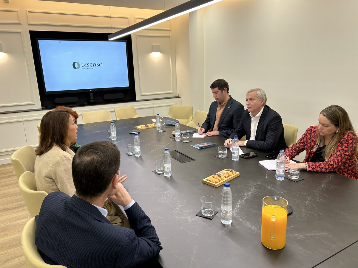 Esta mañana, reunidos con víctima de ETA en España. El terrorismo es un problema en muchas partes del mundo y también en Chile. Territorios sin estado, donde impera la anarquía y se repliega el estado de derecho.