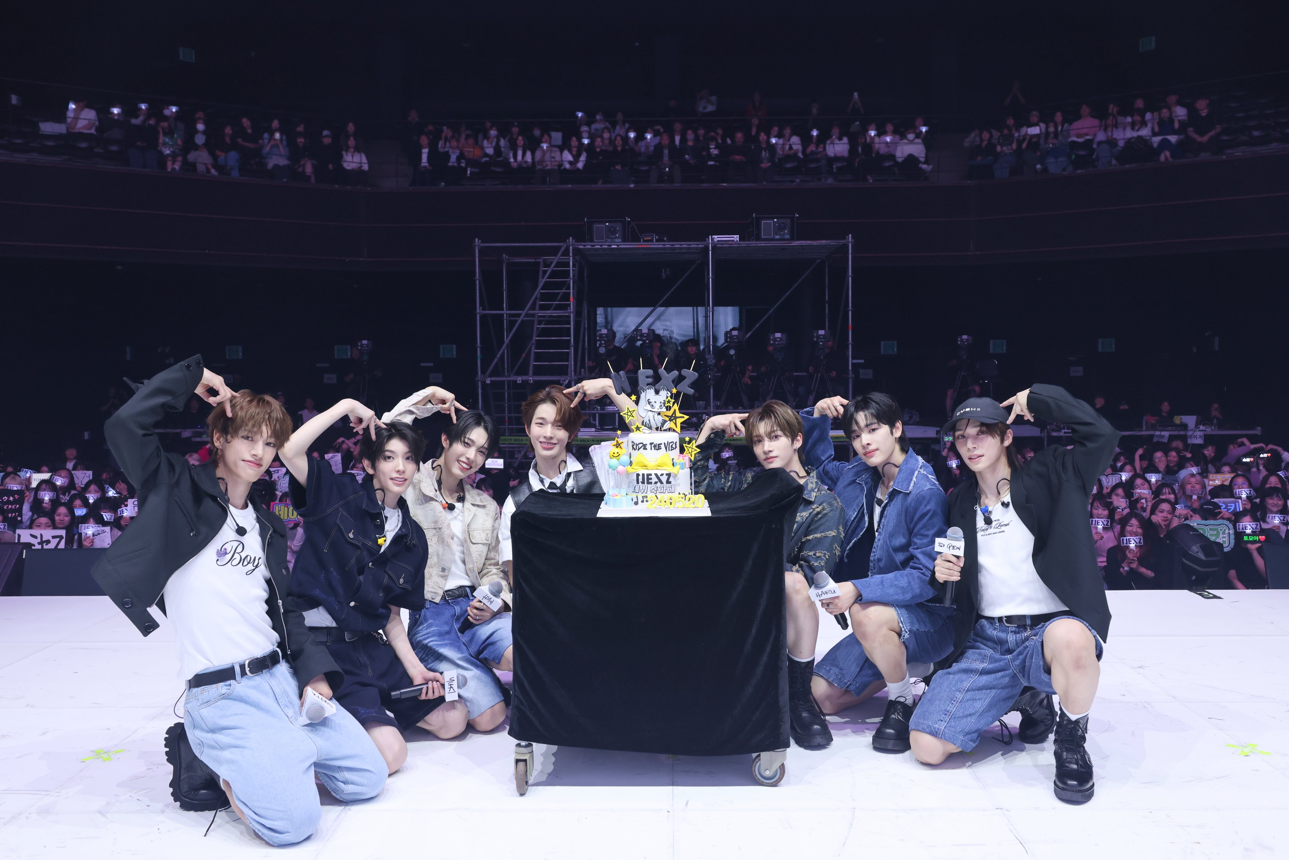 GOB_GyRa0AENoKN?format=jpg&name=4096x4096