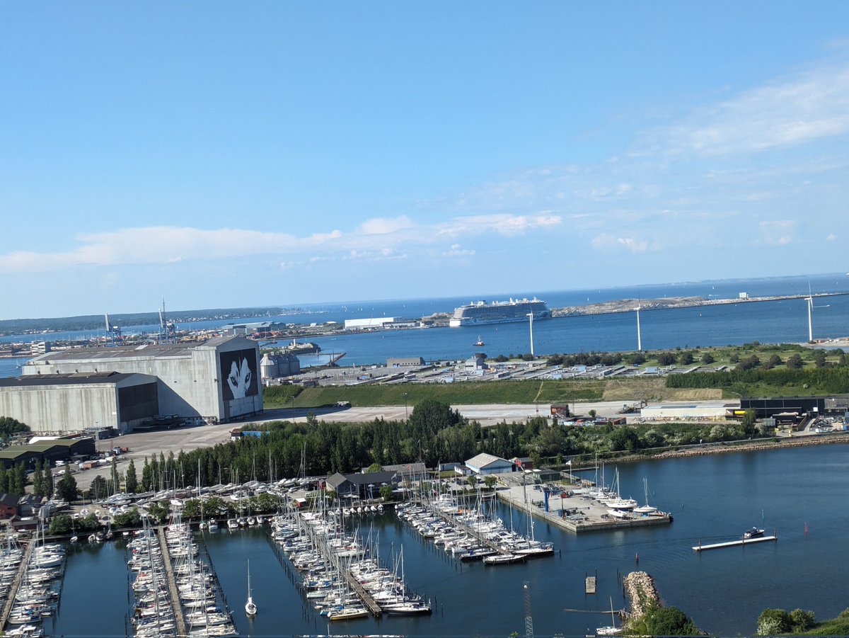 peterbrodersen's tweet image. Dagens gåtur. #CopenHill #Copenhell