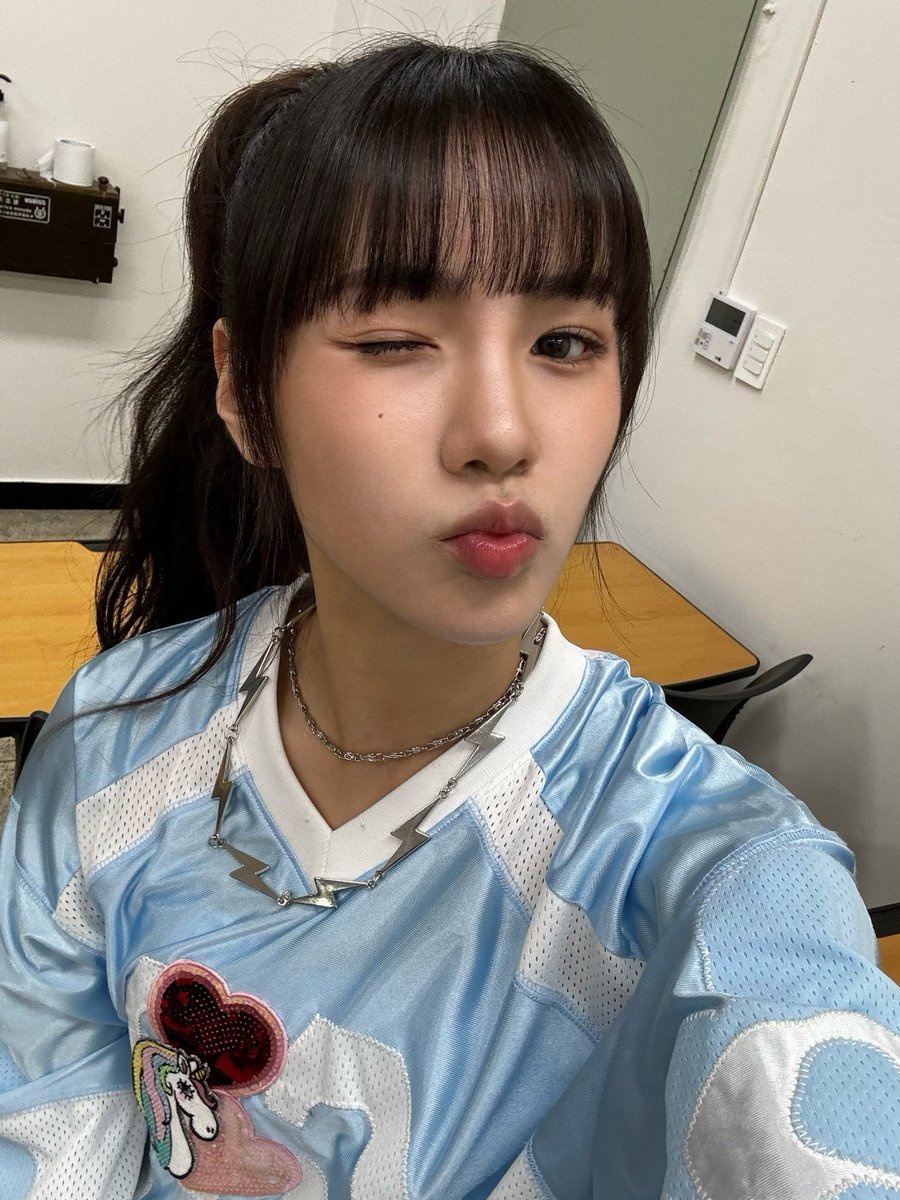 [240520] update from <a href="/yps_members/">YOUNG POSSE</a> 

"*donytail🐴🩵"

*she made a pun by combining her name with ponytail

#ヤングパッシ #영파씨 #도은 #YOUNGPOSSE #DOEUN