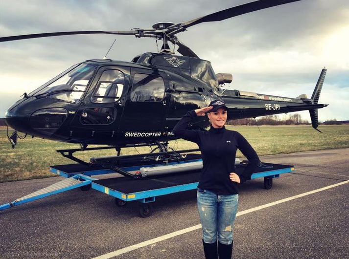 Afh flaug hann ekki þyrlunni sinni sjálfur eins og alvöru kona?