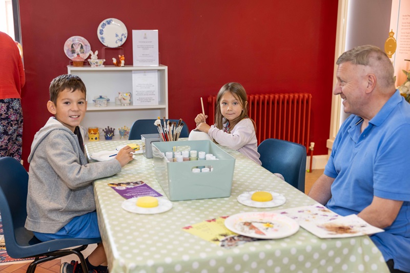 🎨Looking for creative fun with family & friends over half-term? #WorcestershireHour Come along to our Paint-Your-Own-Pottery studio, and have a go at painting mugs, bowls, plates, figurines, and more!🖌️ #YourWorcester #DaysOutWithKids #FamilyFun museumofroyalworcester.org/whats-on/