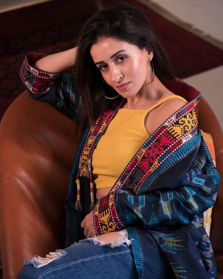 GOBa_bea4AA-JeM?format=jpg&name=medium