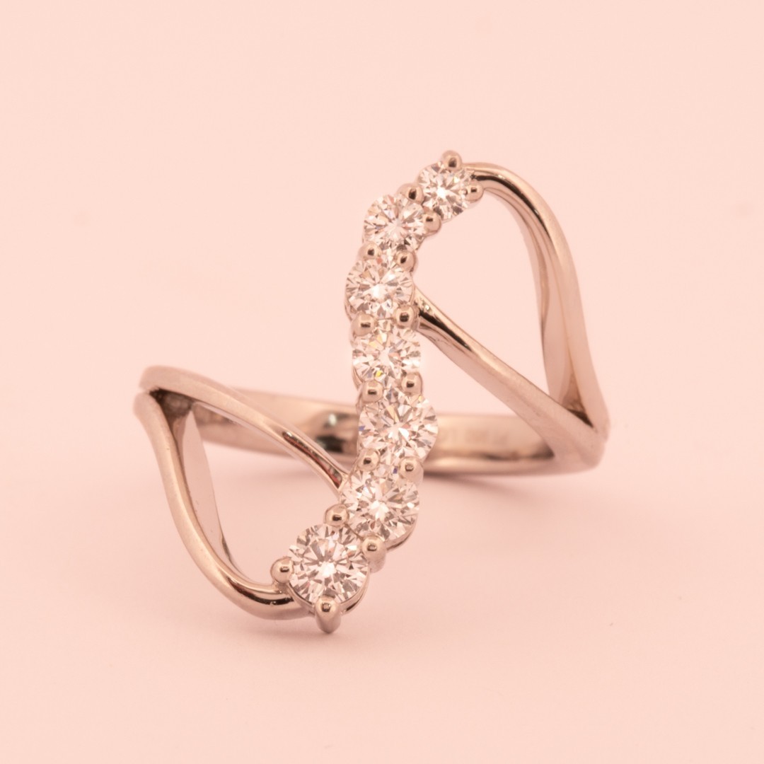 AngelicDiamonds's tweet image. ❤ Would you say yes to this incredible diamond ring?
💍 It features a truly one-of-a-kind design and acts as a unique way to show your love.
🛍 Aspley: angelicdiamonds.com/seven-stone-ro…

#uniquering #bespokering #uniquejewellery