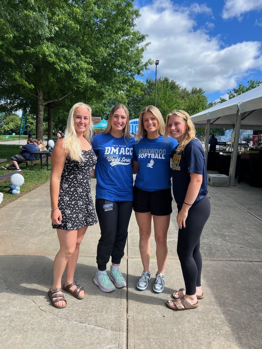 THSoftball tweet media