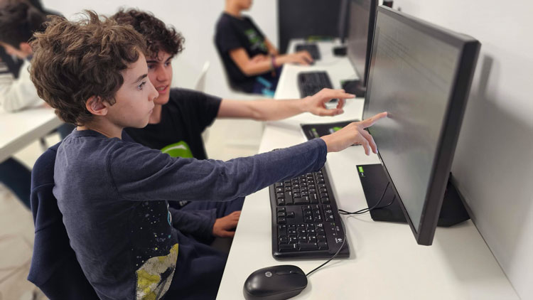codelearn_cat's tweet image. T'agradaria aprendre a programar però no saps quina és la millor manera de començar a fer-ho? No et preocupis, aquí tens alguns consells imprescindibles per introduir-te al món de la programació: codelearn.cat/blog/consells-…
