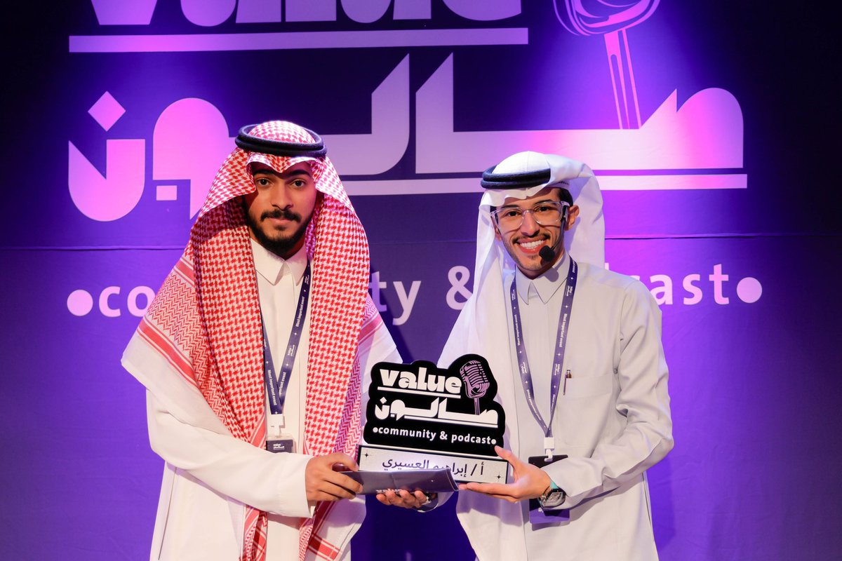 jeyad_3's tweet photo. أود أن أشكر جميع المتحدثين والمشاركين الملهمين الذين شاركوا في ڤاليو 2023. لقد ألهمت كلماتكم وأفكاركم الكثير وأنا ممتن لوجودكم معنا💜✨.

الملهمين💜✨ https://t.co/5Zg0LWpA7P