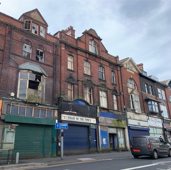 No Context Brits tweet media