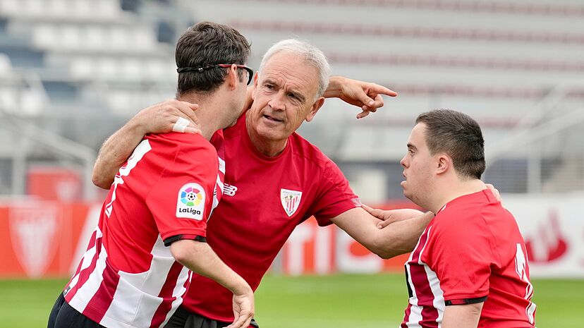 Esteban Feijoo. alma mater e impulsor del Athletic Genuine. Esta tarde (19,00) en la Sala BBK se presenta el libro "Yo soy Genuine' escrito por un servidor y <a href="/TomasOndarra/">Tomás Ondarra</a>.  Es el momento de rendir pleitesia a nuestros Genuines.
