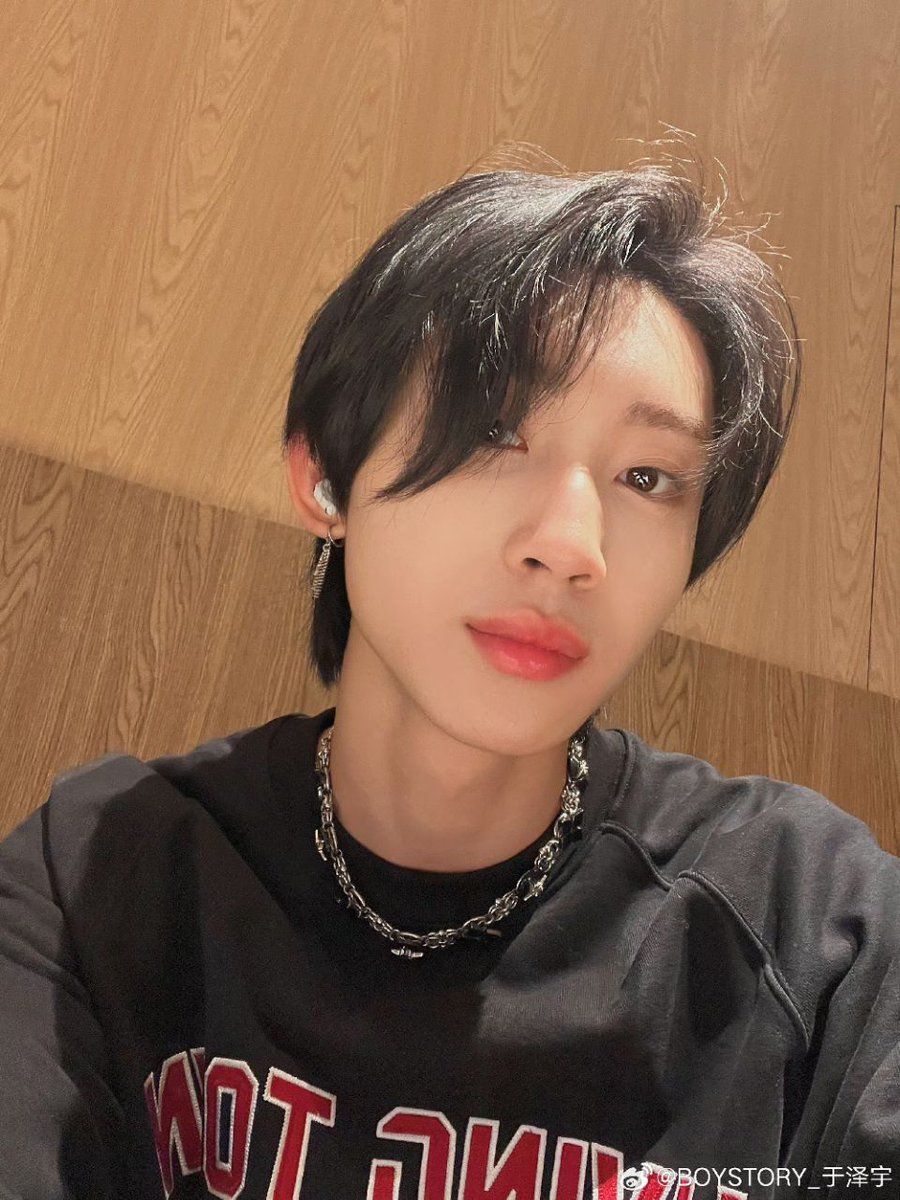 luvszeyu's tweet photo. [240519] Zeyu Weibo Update~ 🐟

Caption:
今日份自拍 重庆很舒服下次还来

#我的旅行碎片# 🐟#致可爱的你#

Translate:
Today’s selfie. Chongqing is very comfortable. I’ll come back next time.

#boystory #yuzeyu #于泽宇 #boystoryjyp #boystoryofficial

[2/2] https://t.co/jUS7gfrIYb