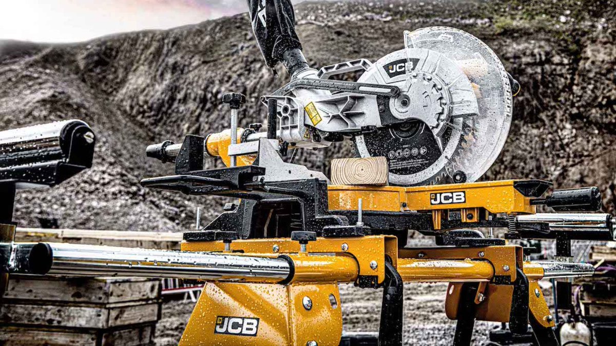 JCBtools's tweet image. 👀 Looking for efficient and precise mitre saws?

Whether you prefer the convenience of cordless or the consistent power of corded tools, JCB Tools has the perfect mitre saw for you. ⚙️

Show Now brnw.ch/21wJWUX

#JCBTools #MitreSaw #ProTools #PowerTools
