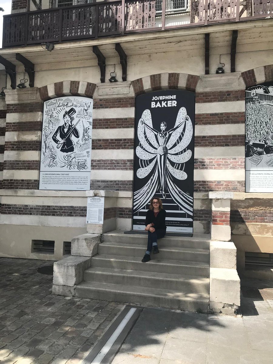 CatelBd's tweet photo. Joséphine Baker en 11 tableaux exposés au @HalldelaChanson la Villette !
L'#exposition rend #hommage à l'artiste, la combattante et la citoyenne du monde qu'était Joséphine Baker, de sa naissance en 1906 à sa consécration au #Panthéon en 2021.
👉https://t.co/O1bCBXOt0J
#catelbd https://t.co/L3SAsrTV7i