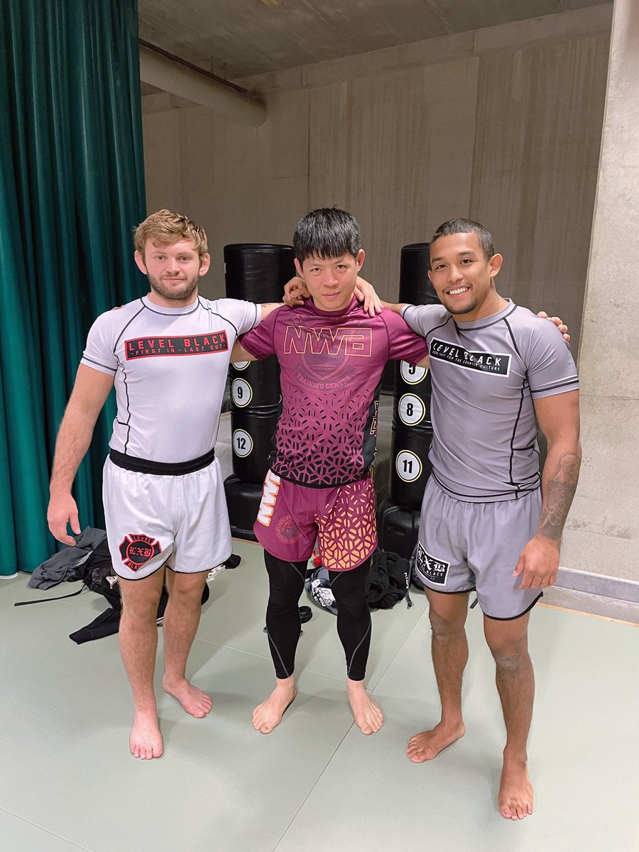 alvin__yuan's tweet image. Thanks to Nicky and Damien for their detailed instruction over these six days. This was an unforgettable training experience. Give me a little more time, and we&apos;ll see each other at ADCC soon!

#訓練營 #巴西柔術 #角力 #比利時 #bjjwrestling #bjjtrainingcamp #nogibjj #lueven