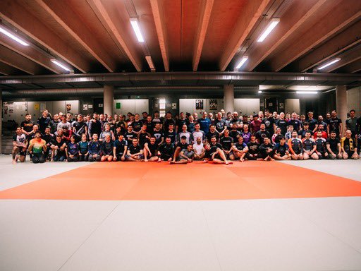 alvin__yuan's tweet image. Thanks to Nicky and Damien for their detailed instruction over these six days. This was an unforgettable training experience. Give me a little more time, and we&apos;ll see each other at ADCC soon!

#訓練營 #巴西柔術 #角力 #比利時 #bjjwrestling #bjjtrainingcamp #nogibjj #lueven