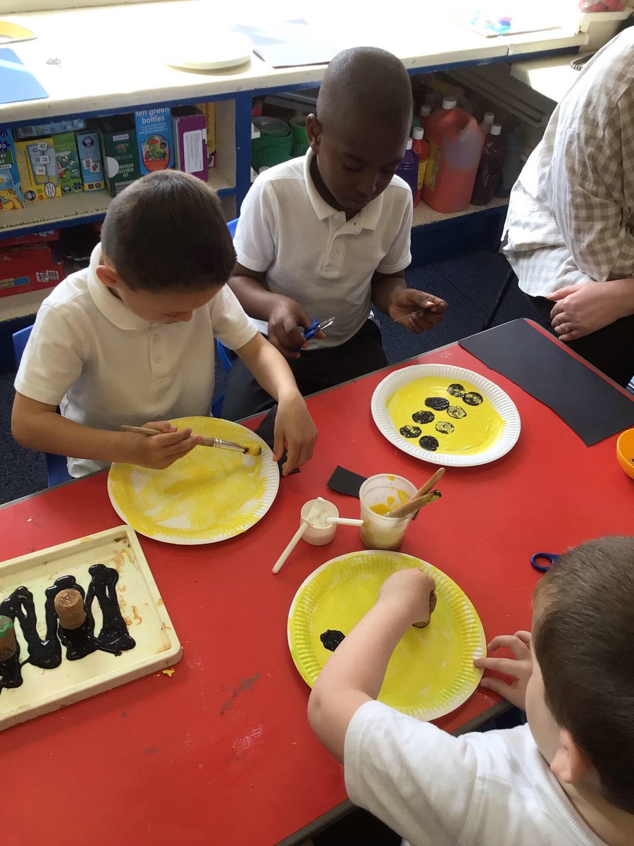 BisphamEndowed's tweet photo. Today is World bee day 🐝 Reception have talked about how important bees are to us and talked about how they do a waggle dance to show the other bees where the pollen is. We have made bees in the play dough, made bee masks, had a go at drawing bees and tasted honey! 🐝🐝 https://t.co/2xIdCklLw7