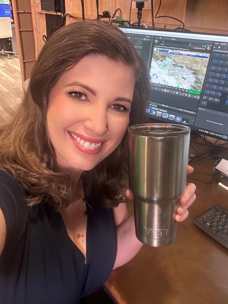 It’s a caffeine Monday! Drizzle & fog to start your day, but improvements in sight! Join me on @kcalnews 4-7am and 10-11am!