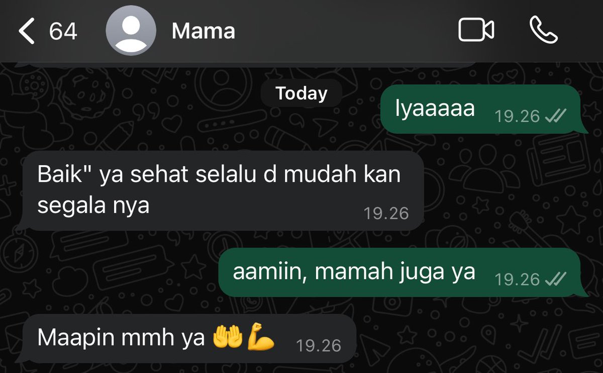 Sejak jadi sandwich generation dan menanggung segalanya di keluarga, setiap chat sama mama tuh di akhir chat selalu ada ucapan “maapin mamah ya”.
Dan selalu terharu sedih bacanya. 
Karena gue yakin kalo mama bisa milih juga dia ga akan mau ada di keadaan begini kan? 
Jadi itu tuh