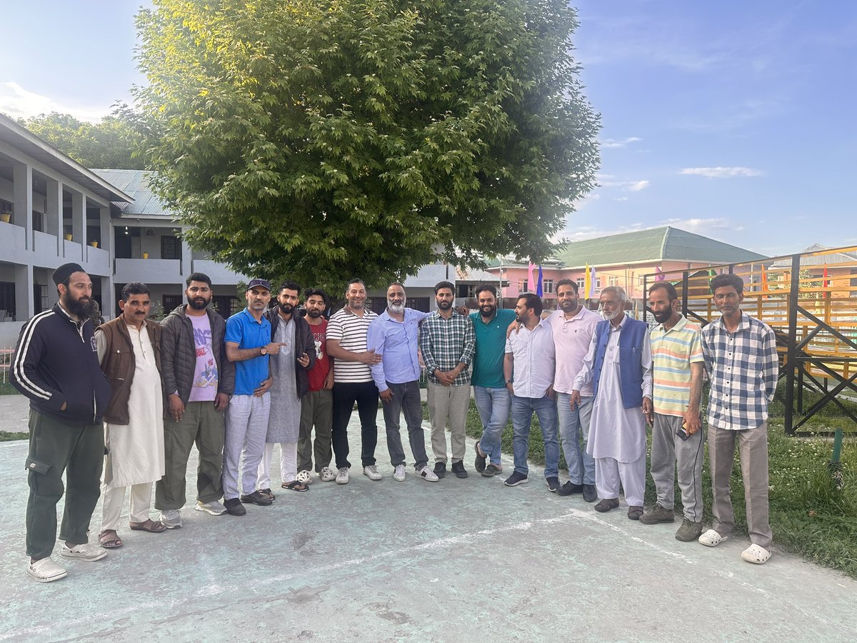 salmanalisagar's tweet photo. Alhumdulilaha concluding our dayโs activities at #Beerwah
Last vote at polling station casted !
BEERWAH โAโ
TNV : 1206
TVP :719
BEERWAH โBโ
TNV. :825
TVP : 443
#BEERWAH
#VictoryFor @JKNC_
#Victoryfor @OmarAbdullah
#INSHALLAH โ๏ธ https://t.co/dRVu5ps9MJ