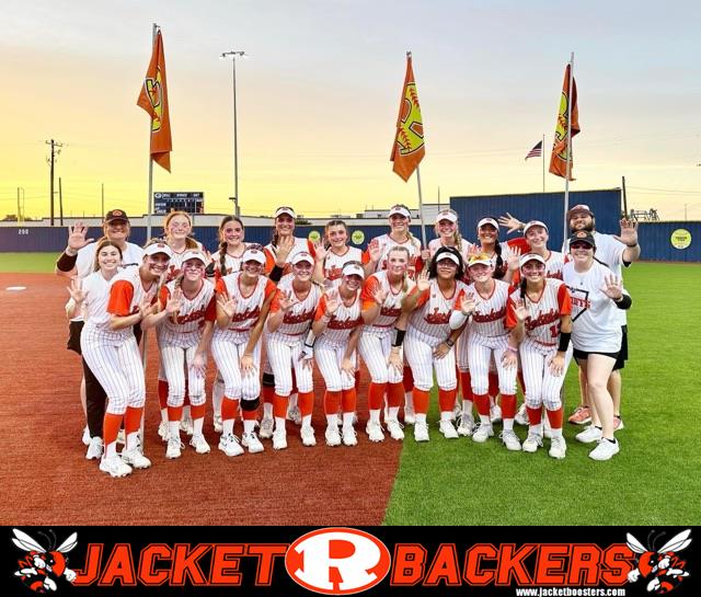 The Lady Jackets completed a 2 game 🧹 of Oak Ridge in Georgetown and are headed to the Regional Finals! JFND!!