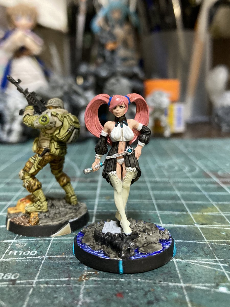 MeU_317's tweet image. GoGo Marleneが完成しました。
頭のトップコートにしくじりテカってしまいましたが、アニメっぽい感じに見えなくはない。
色塗ってみるとすごい露出度。案外ゴスっぽい白黒が合う。
#InfinityTheGame