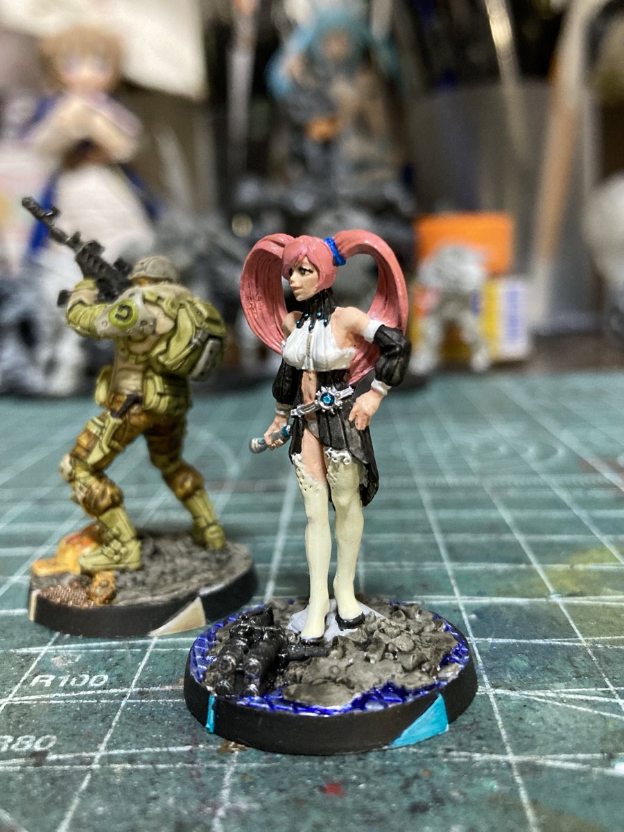 MeU_317's tweet image. GoGo Marleneが完成しました。
頭のトップコートにしくじりテカってしまいましたが、アニメっぽい感じに見えなくはない。
色塗ってみるとすごい露出度。案外ゴスっぽい白黒が合う。
#InfinityTheGame