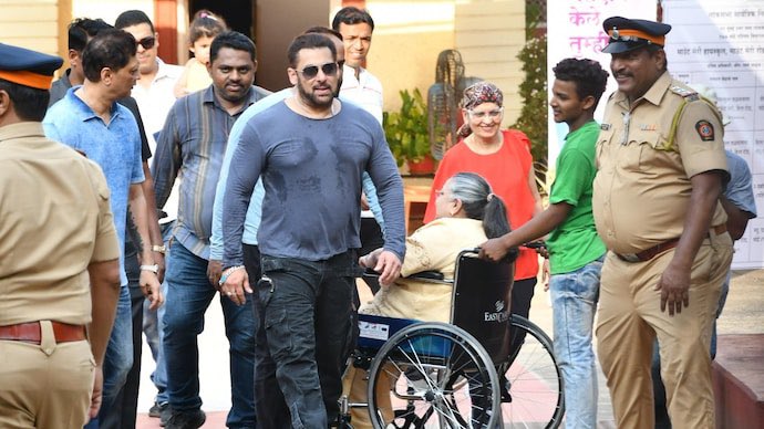 The most important duty in the country is to cast your vote - Megastar Salman Khan 🔥🔥 @BeingSalmanKhan #SalmanKhan #Shinsusimon #Beingsalmanfansclubindore